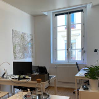 Bureau privé 10 m² 2 postes Coworking Rue des Remparts d'Ainay Lyon 69002 - photo 1